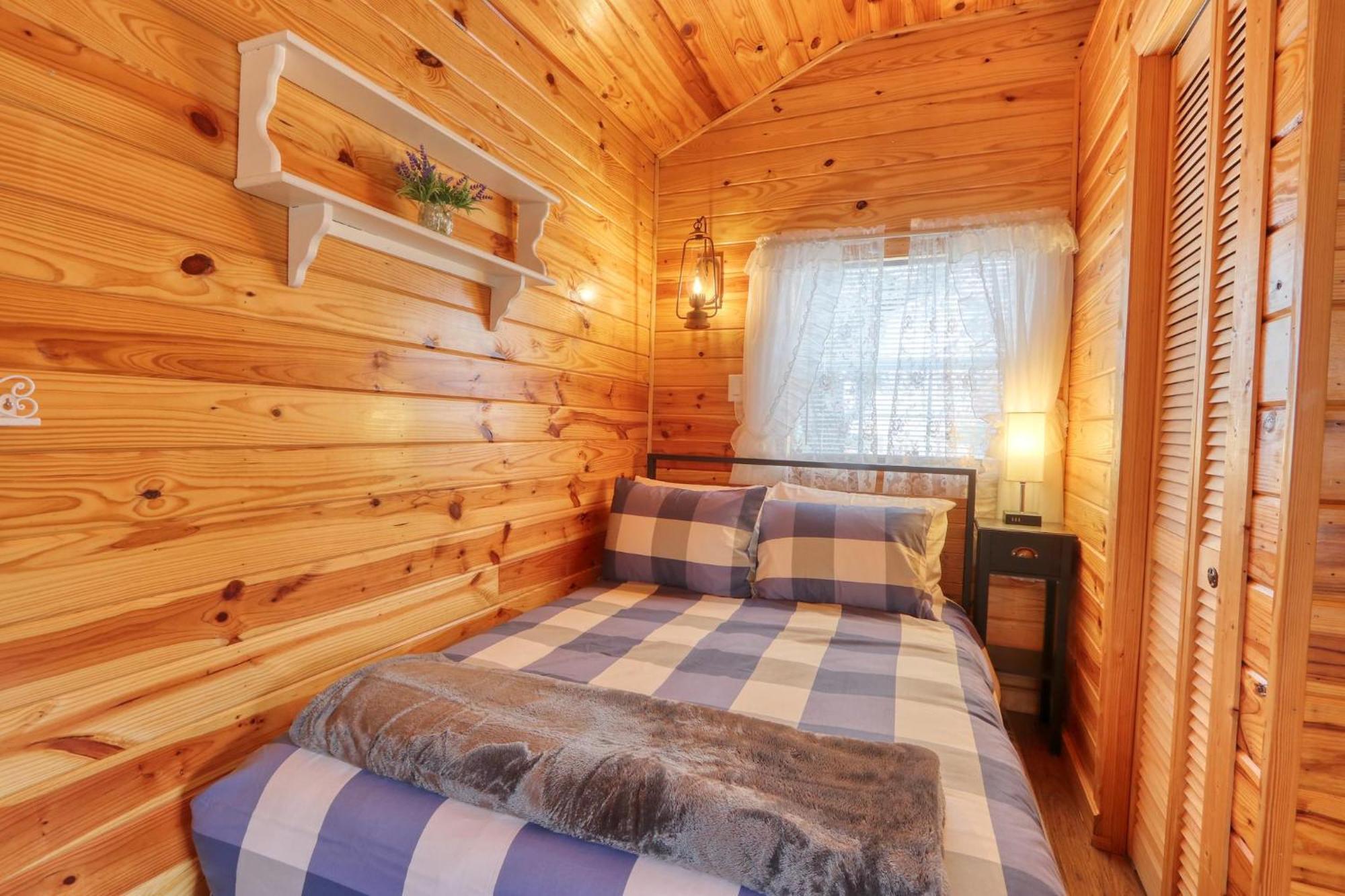 Kara'S Cottage Джонсън Сити Екстериор снимка